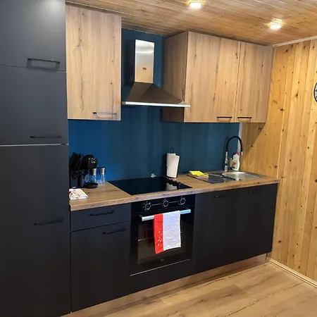 Mountain Mia * Sisava